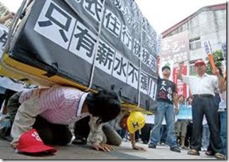 台灣年輕人起薪下滑薪資增長龜步
